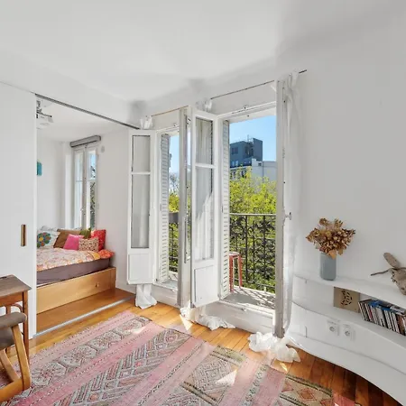 Bel Appartement, Quartier De Menilmontant By Weekome